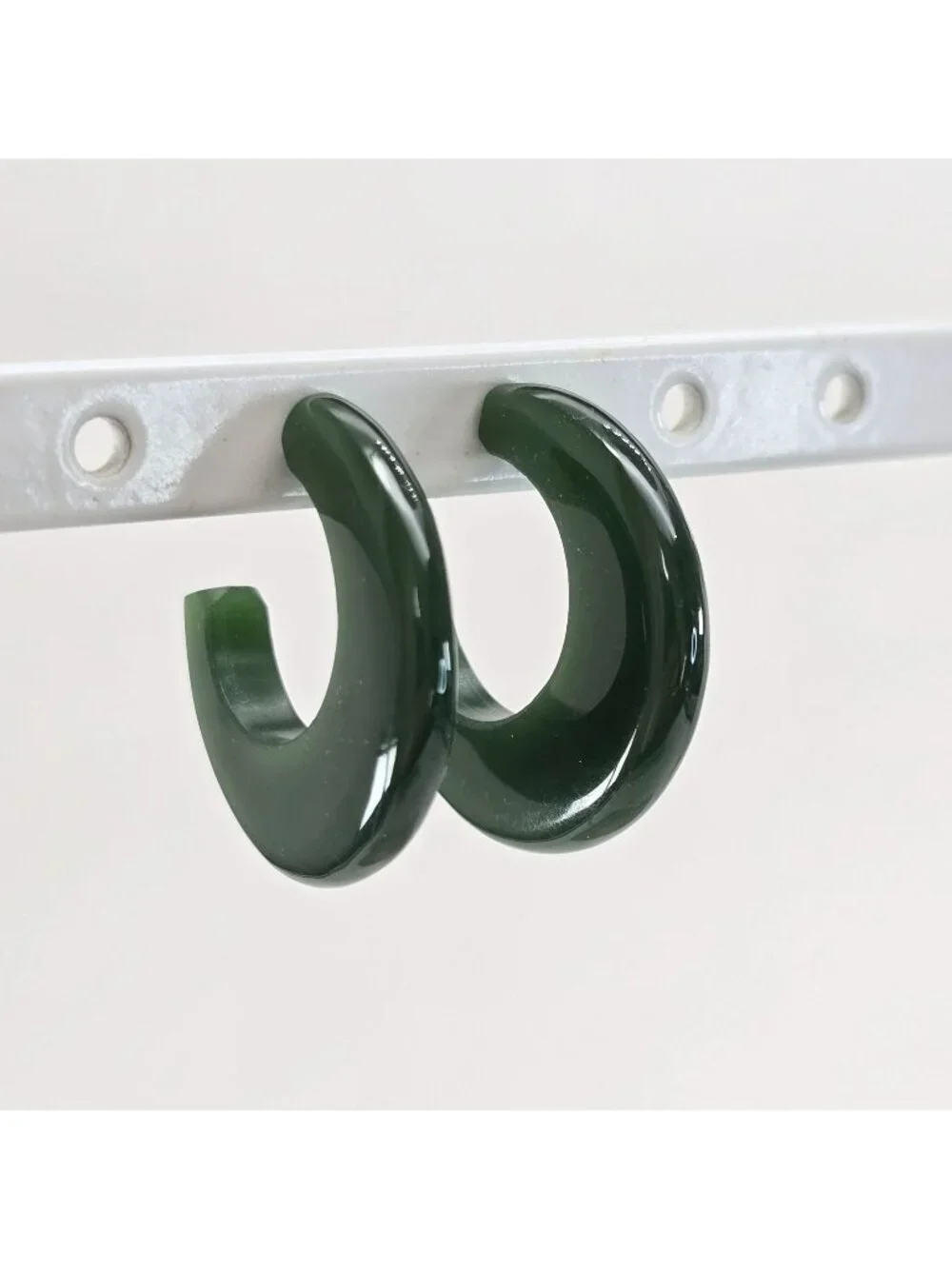 Green Jadite? Hoop Crescent Earrings With Gold-Tone Stud Closure LI625